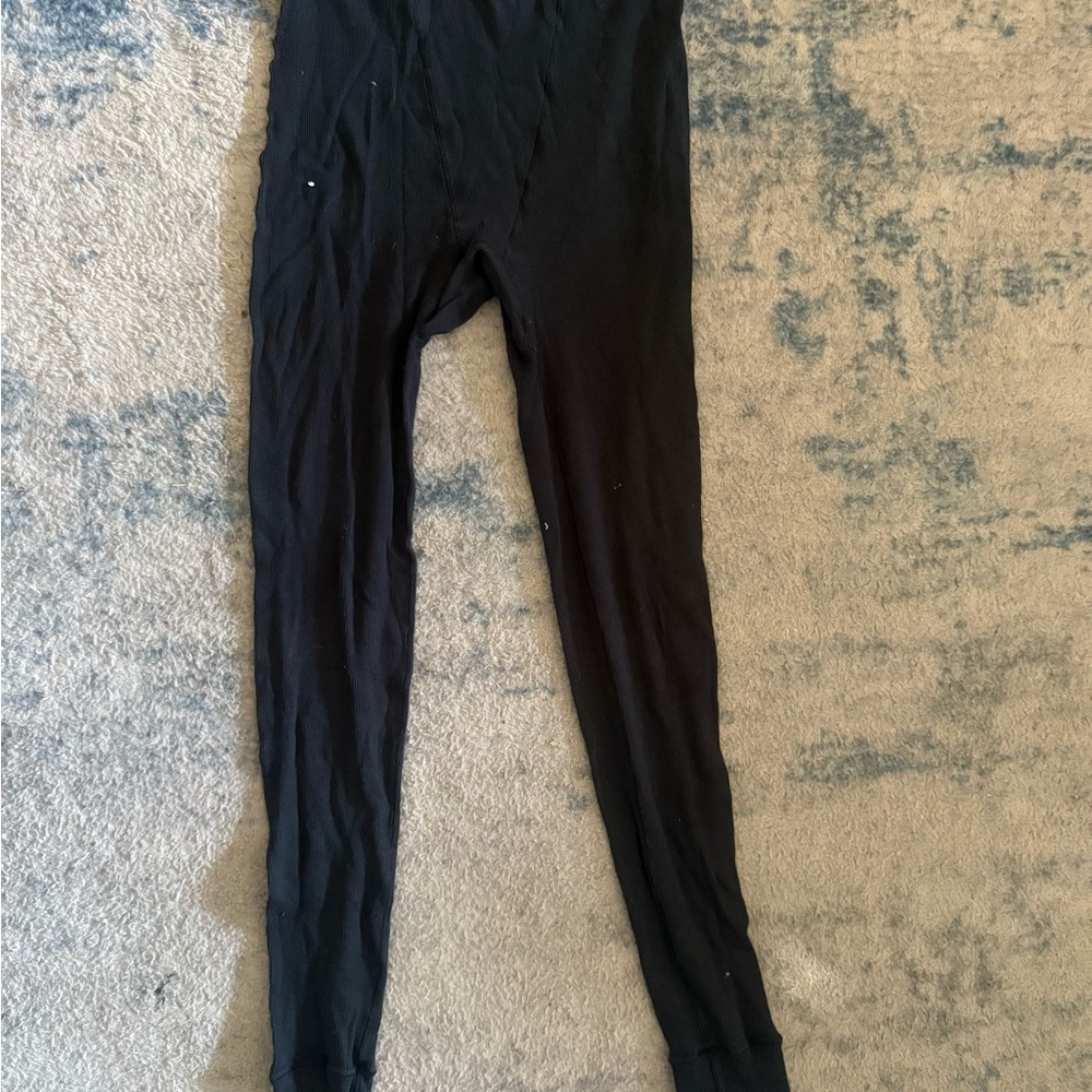 Skim’s black leggings
